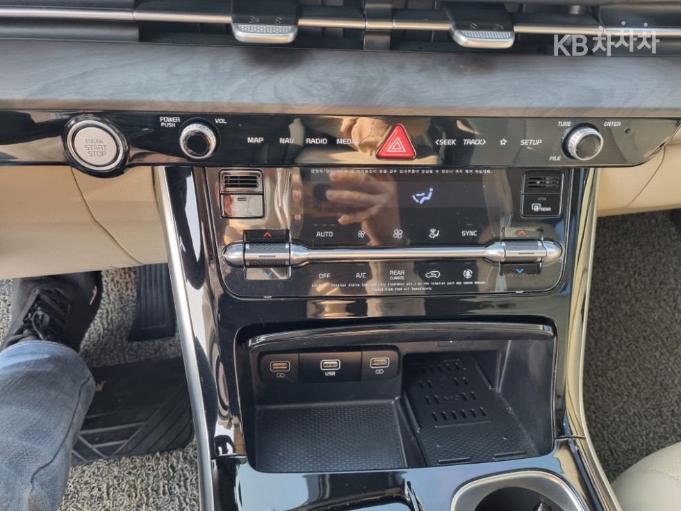 2023 - kia carnival