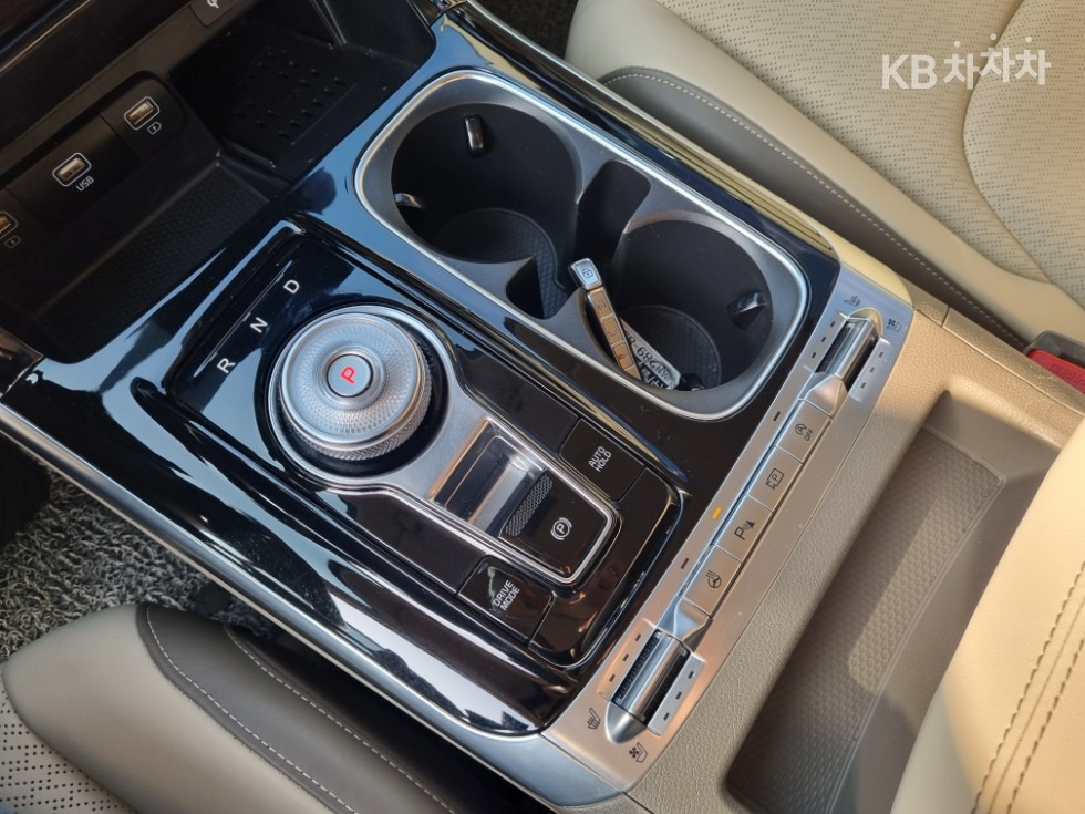 2023 - kia carnival