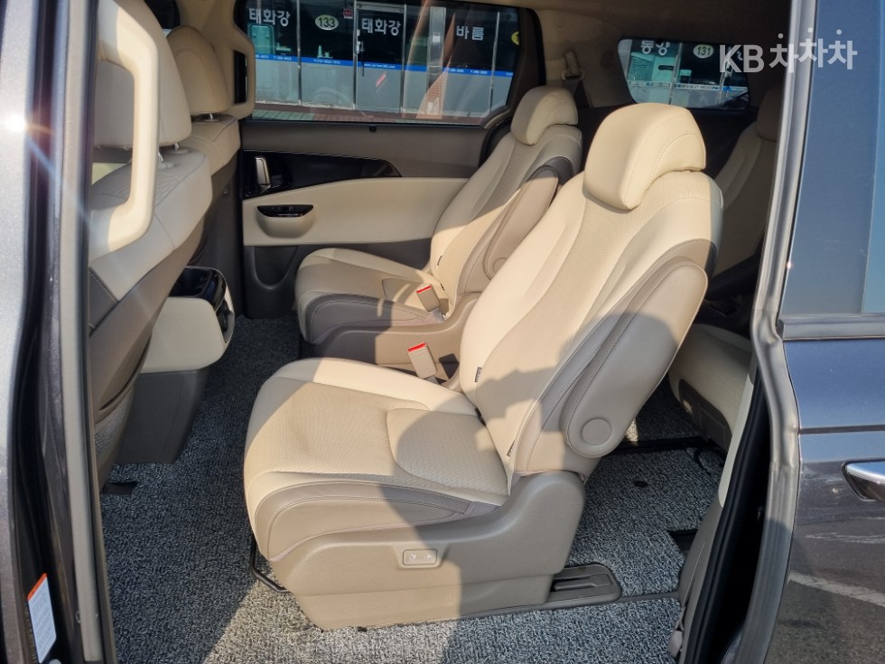 2023 - kia carnival