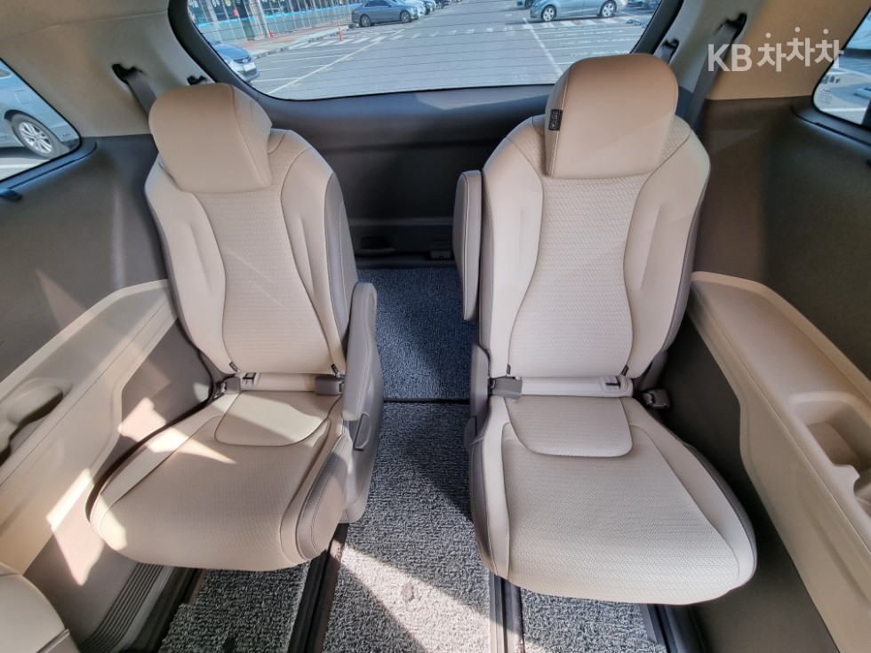 2023 - kia carnival