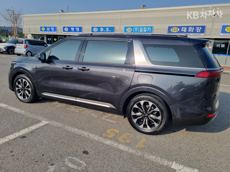 2023 - kia carnival