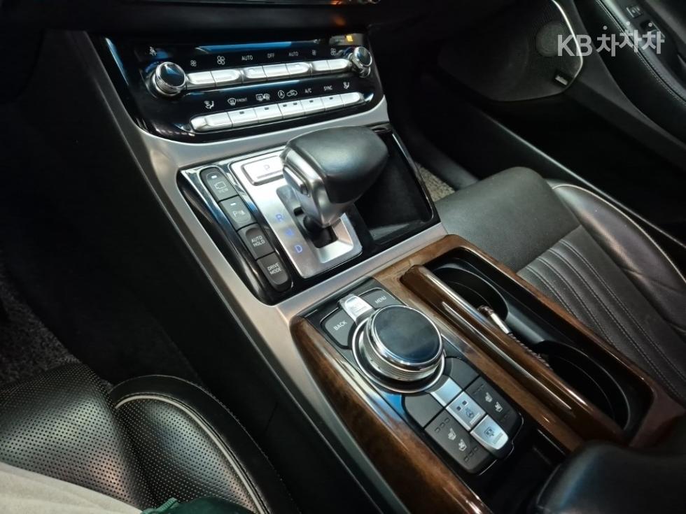 2018 - genesis eq900