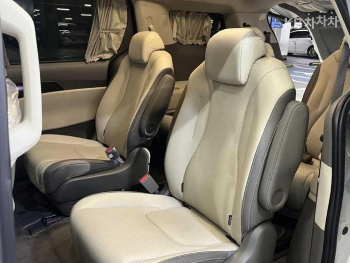 Kia Carnival High Limousine G3.5 GDI Signature 9