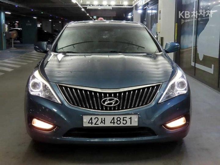 Hyundai Grandeur Hybrid Premium 3