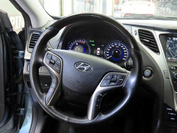 Hyundai Grandeur Hybrid Premium 9