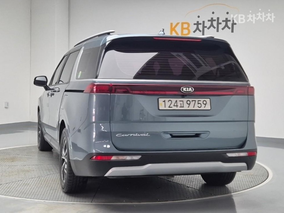 2021 - kia carnival