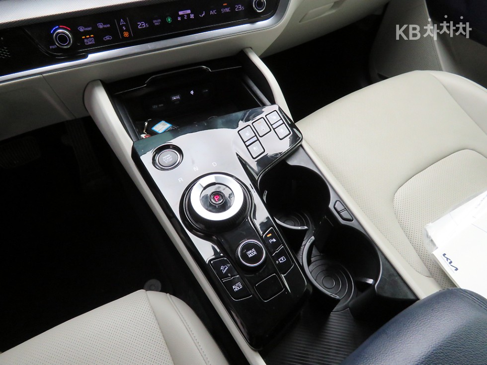 2023 - kia sportage