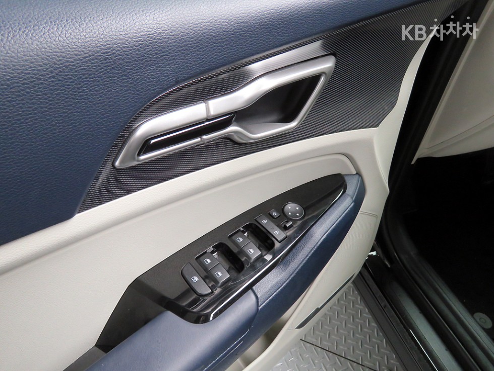 2023 - kia sportage