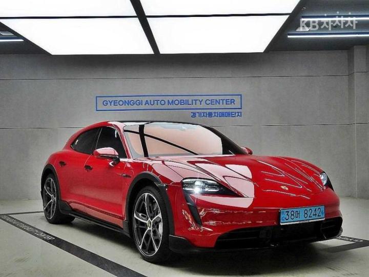 Porsche Taycan Turbo — foto 1