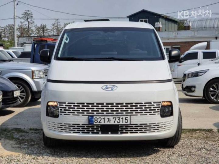 Hyundai Staria 2.2 카고 5 스마트 — foto 1
