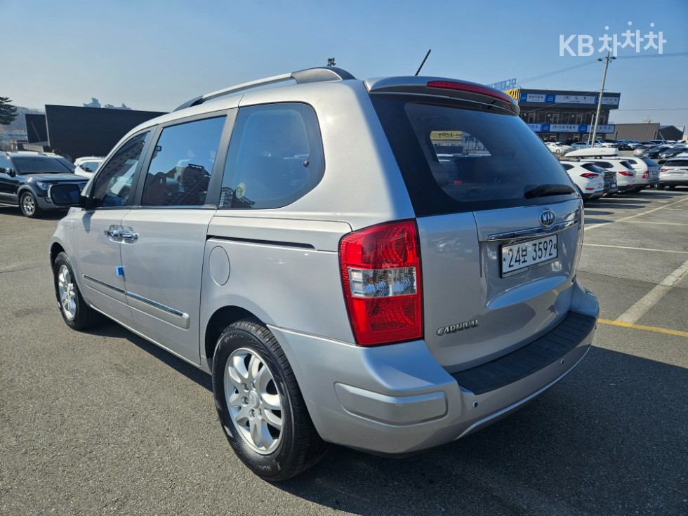 2011 - kia carnival