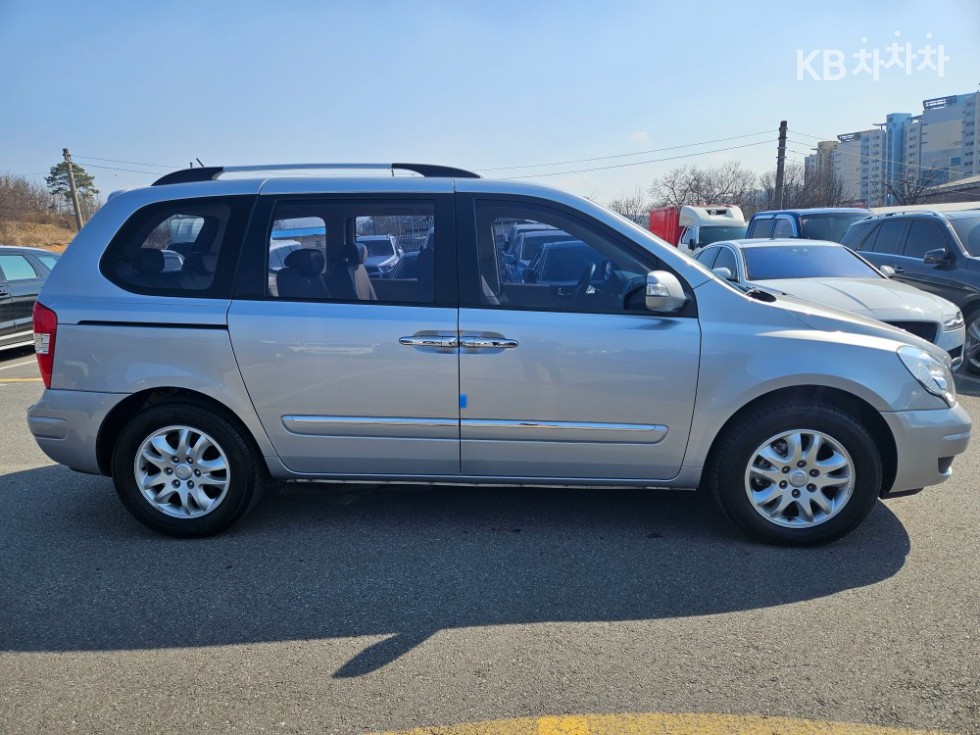 2011 - kia carnival