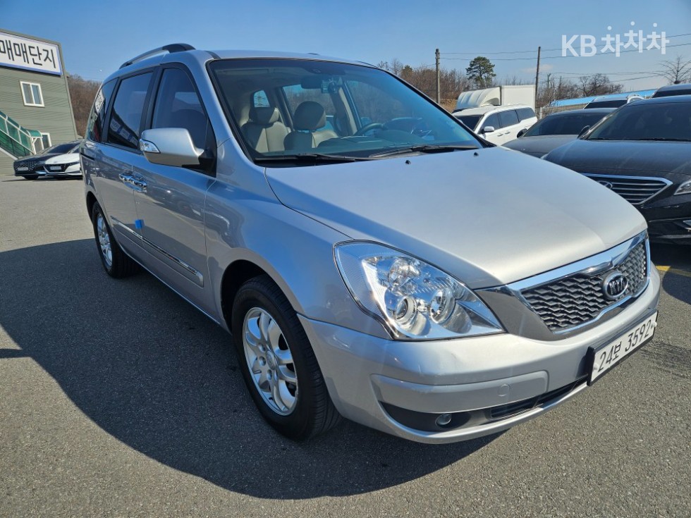 2011 - kia carnival
