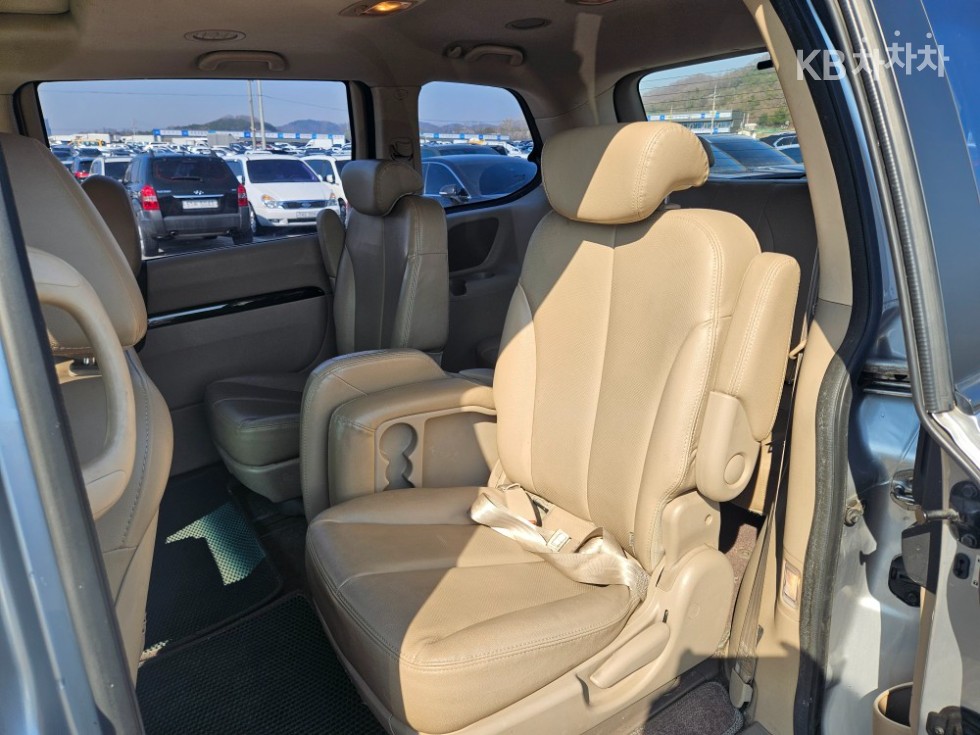 2011 - kia carnival