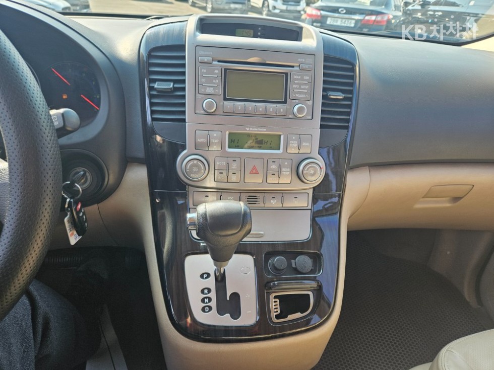 2011 - kia carnival