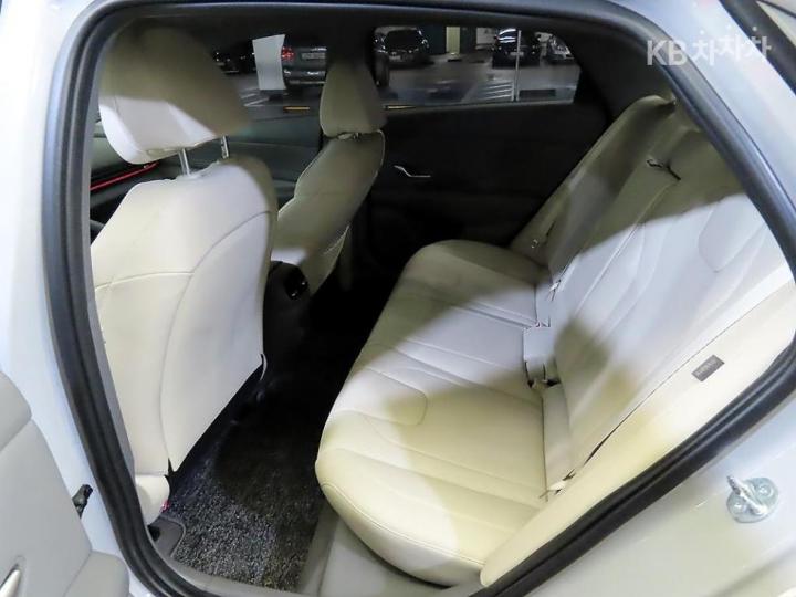 Hyundai Avante CN7 1.6 Gasoline Inspiration 8