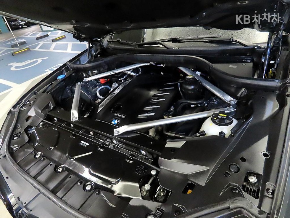 BMW X5 — miniaturë 6