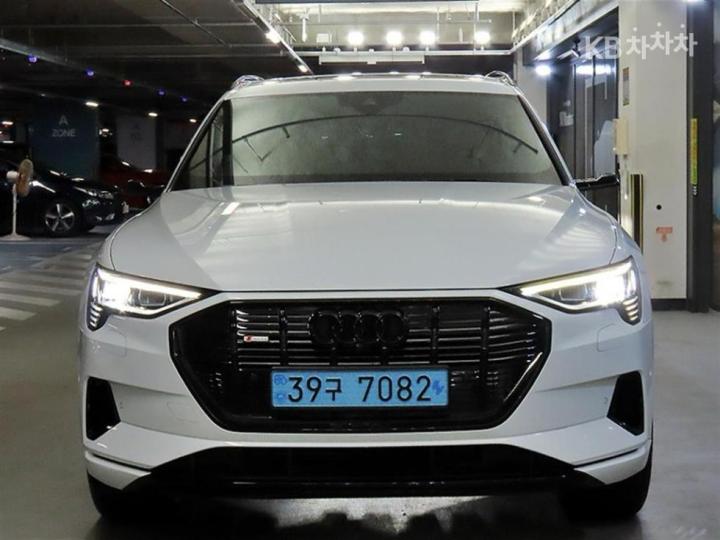 Audi e-tron 55 quattro Base Type