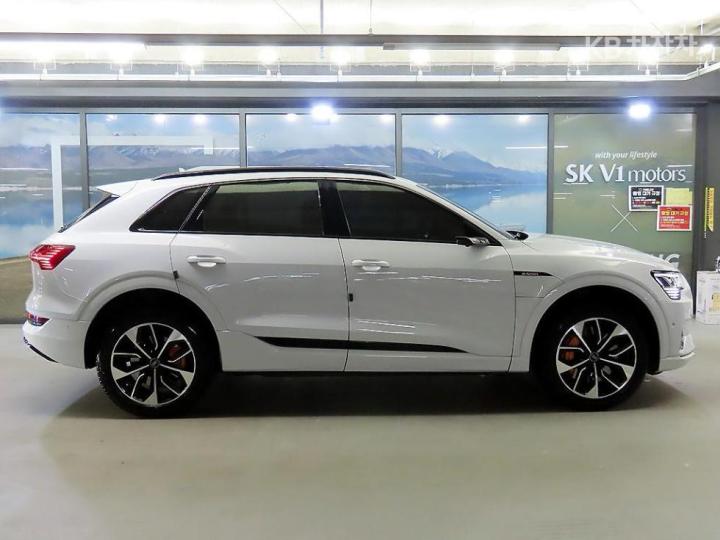 Audi e-tron 55 quattro Base Type 4