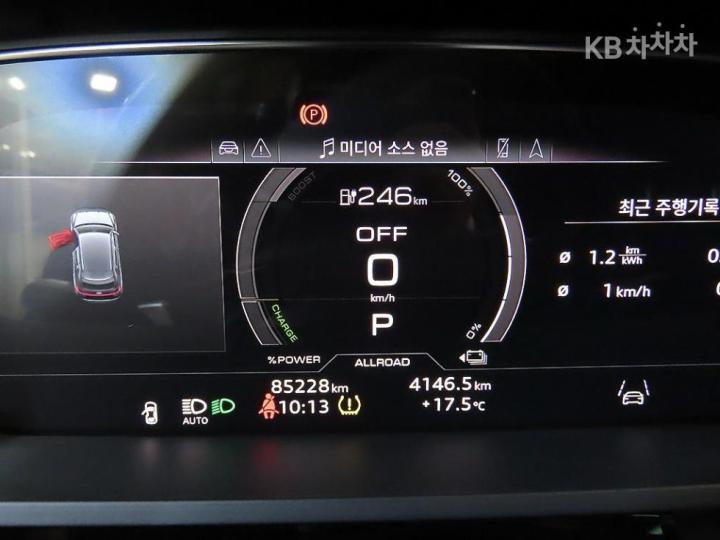Audi e-tron 55 quattro Base Type 9