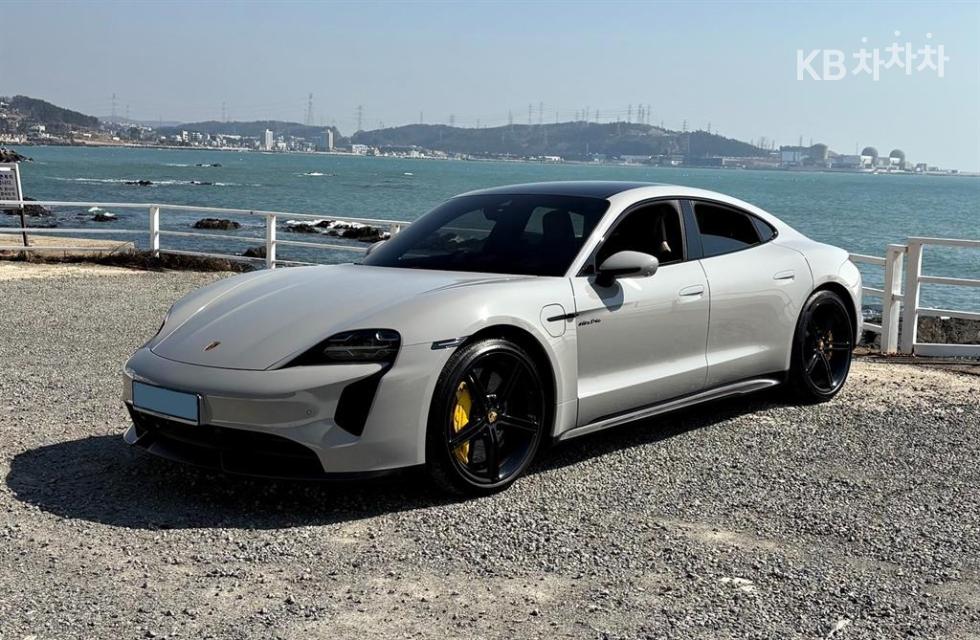 포르쉐 Taycan Turbo S