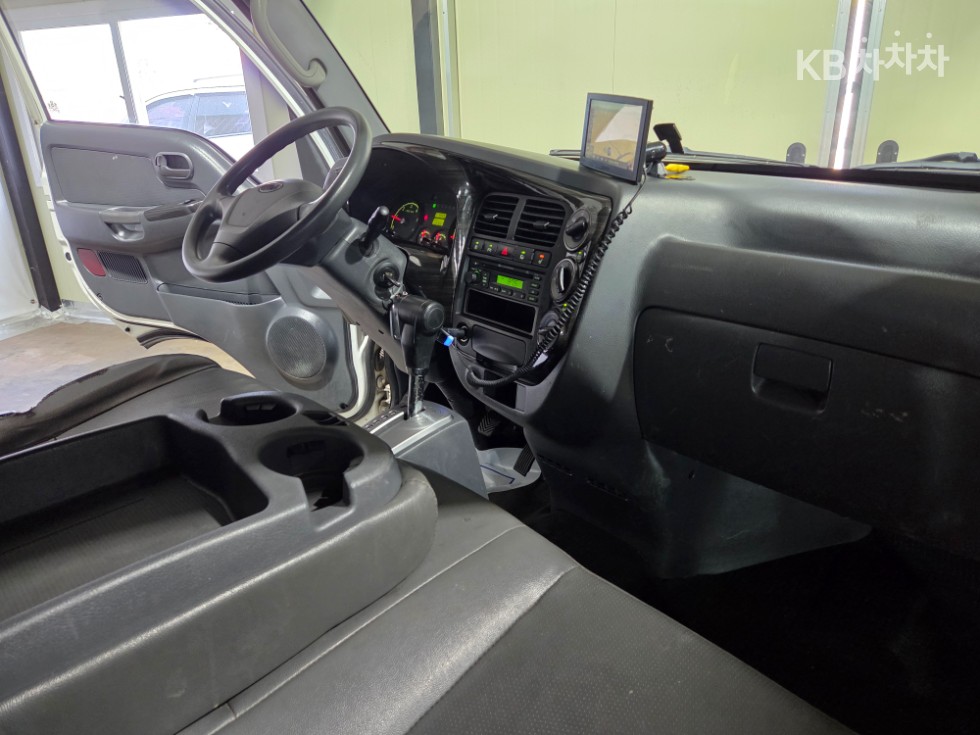 2011 - kia bongo iii