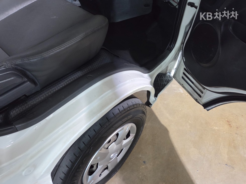 2011 - kia bongo iii