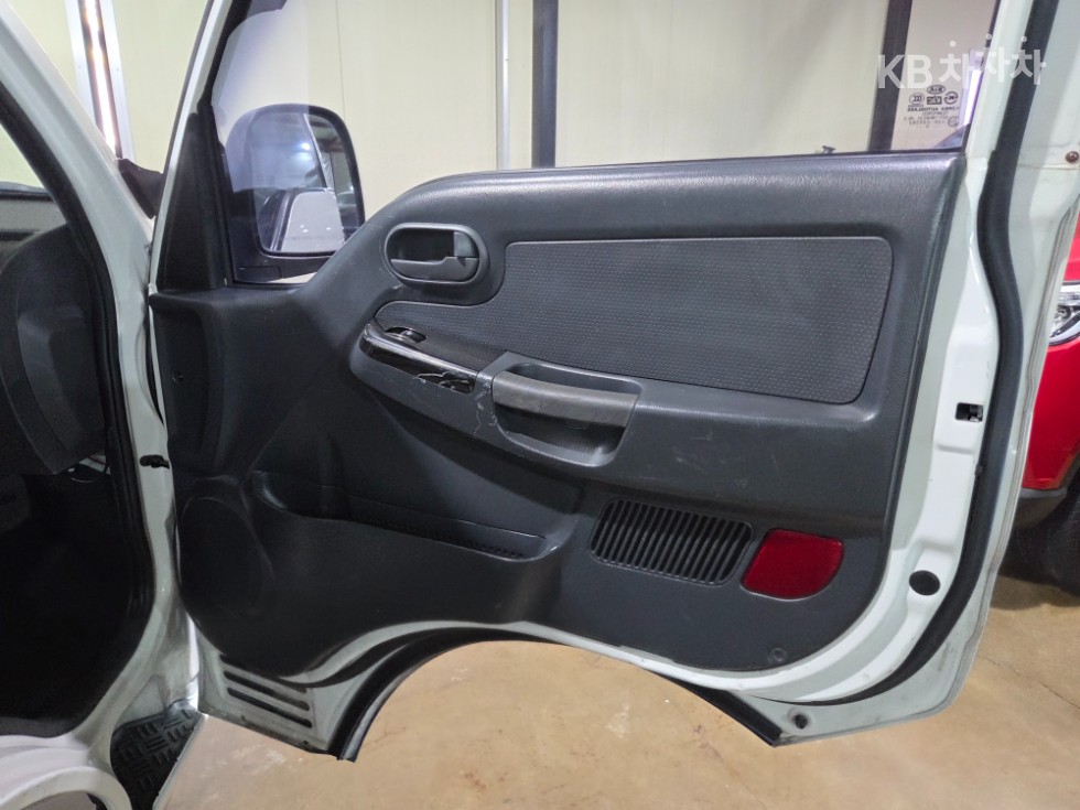 2011 - kia bongo iii