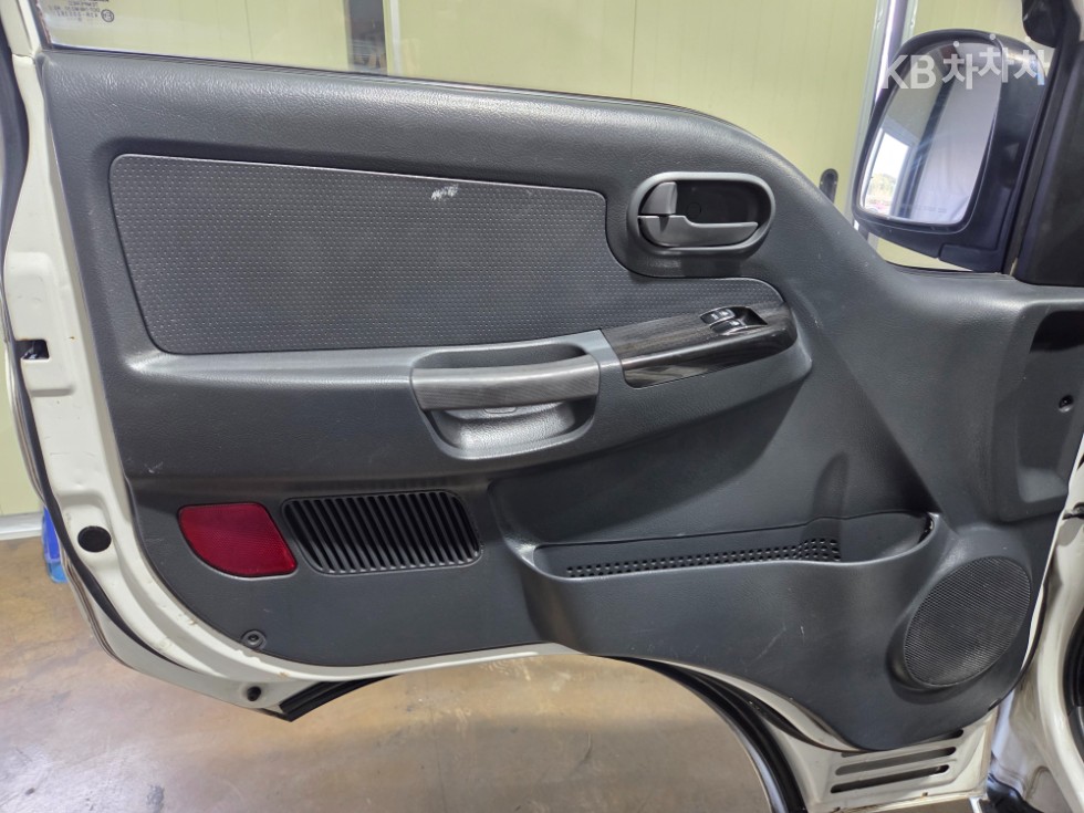 2011 - kia bongo iii