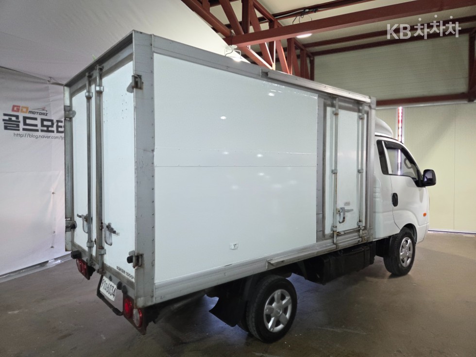 2011 - kia bongo iii