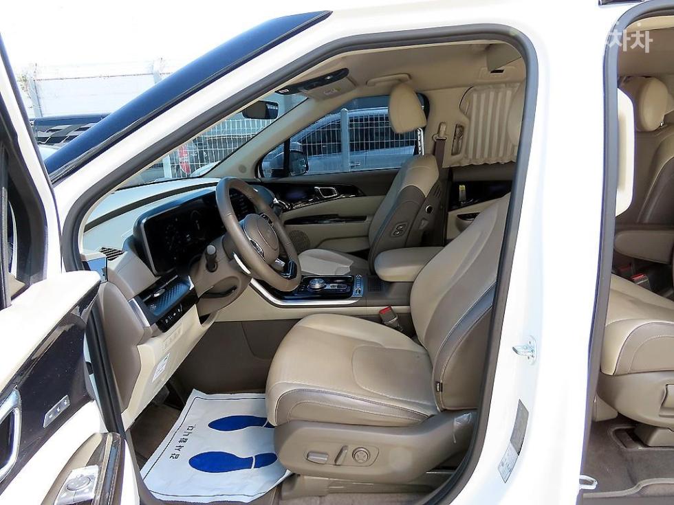2023 - kia carnival
