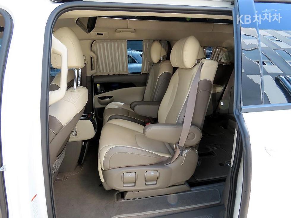 2023 - kia carnival