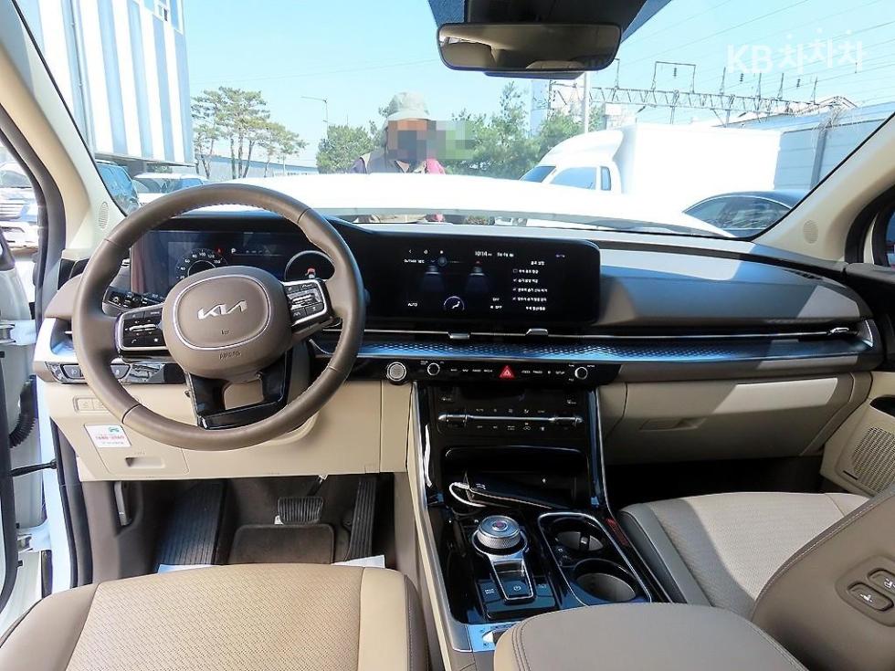 2023 - kia carnival