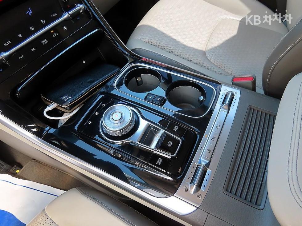 2023 - kia carnival