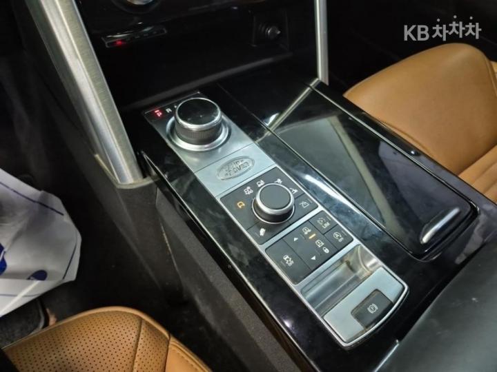 Land Rover Discovery 5 3.0 TD6 HSE Luxury 9