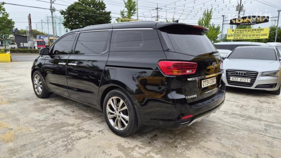 2020 - kia carnival