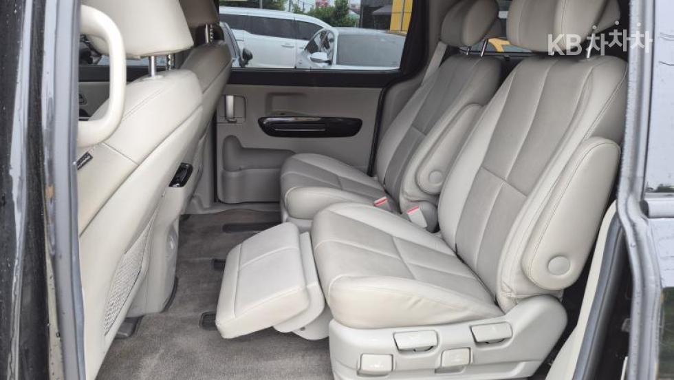 2020 - kia carnival