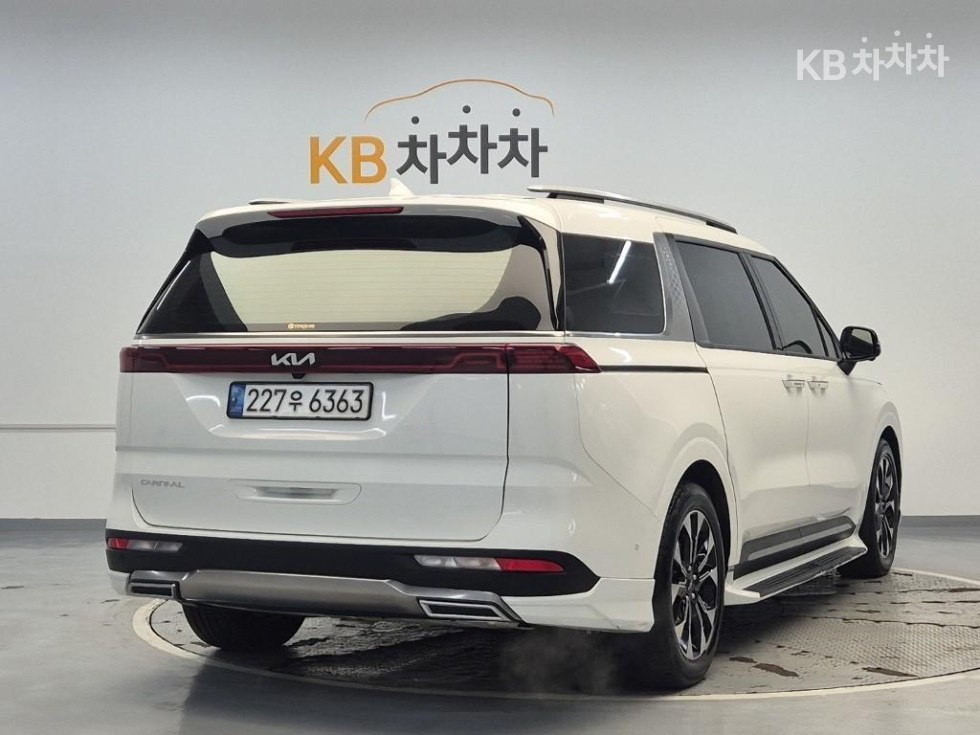 2023 - kia carnival