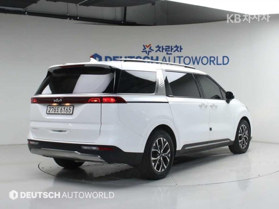 2023 - kia carnival