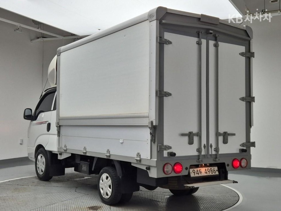 2021 - kia bongo iii