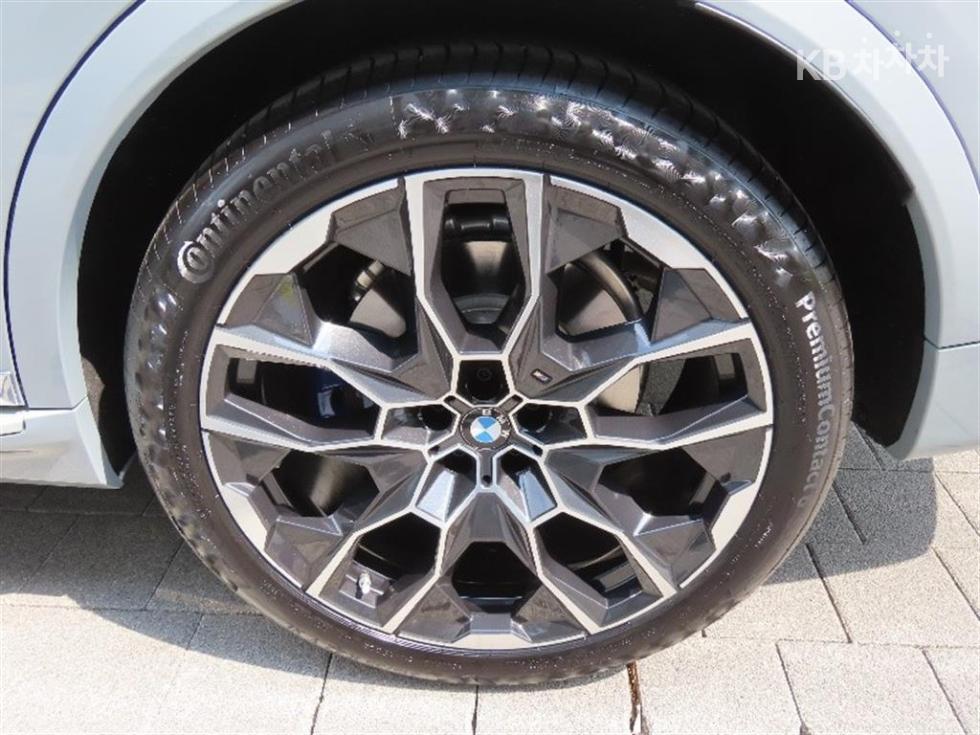 BMW X7 — miniaturë 17