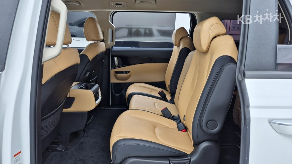 2023 - kia carnival