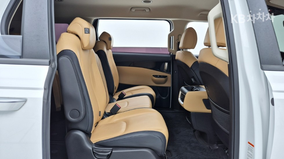 2023 - kia carnival