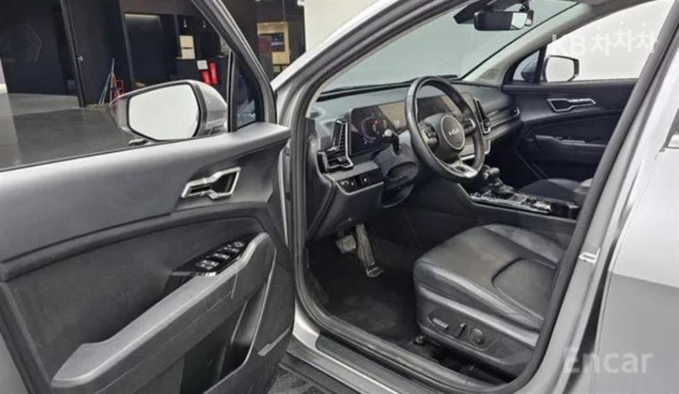 2023 - kia sportage