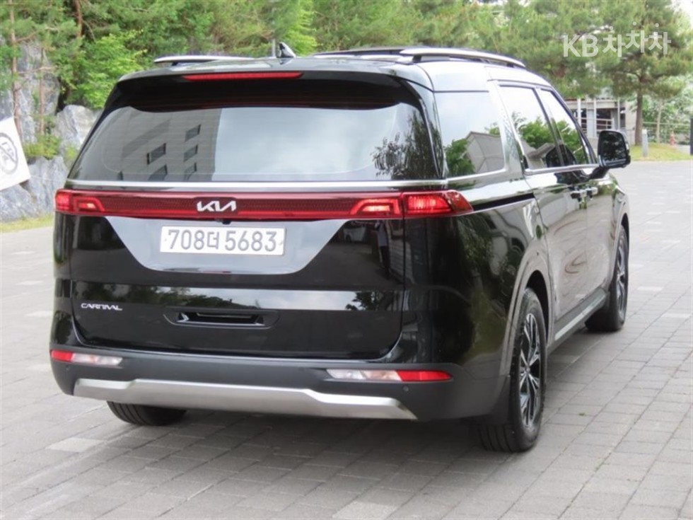 2023 - kia carnival