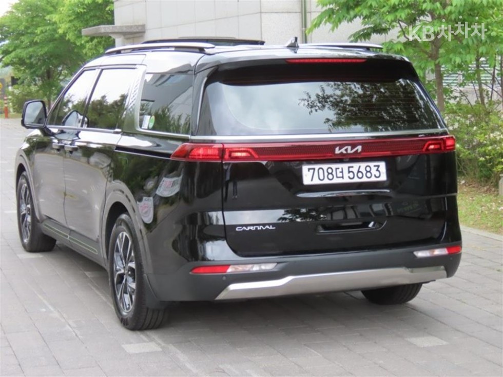 2023 - kia carnival