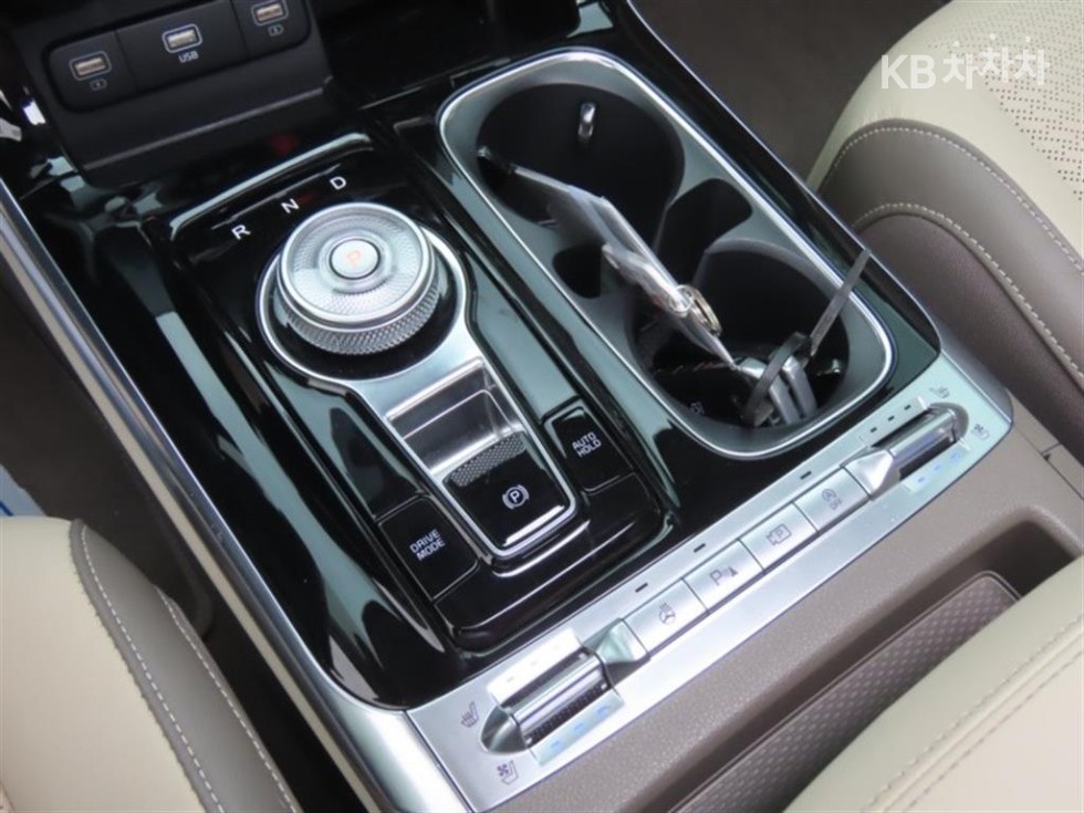 2023 - kia carnival