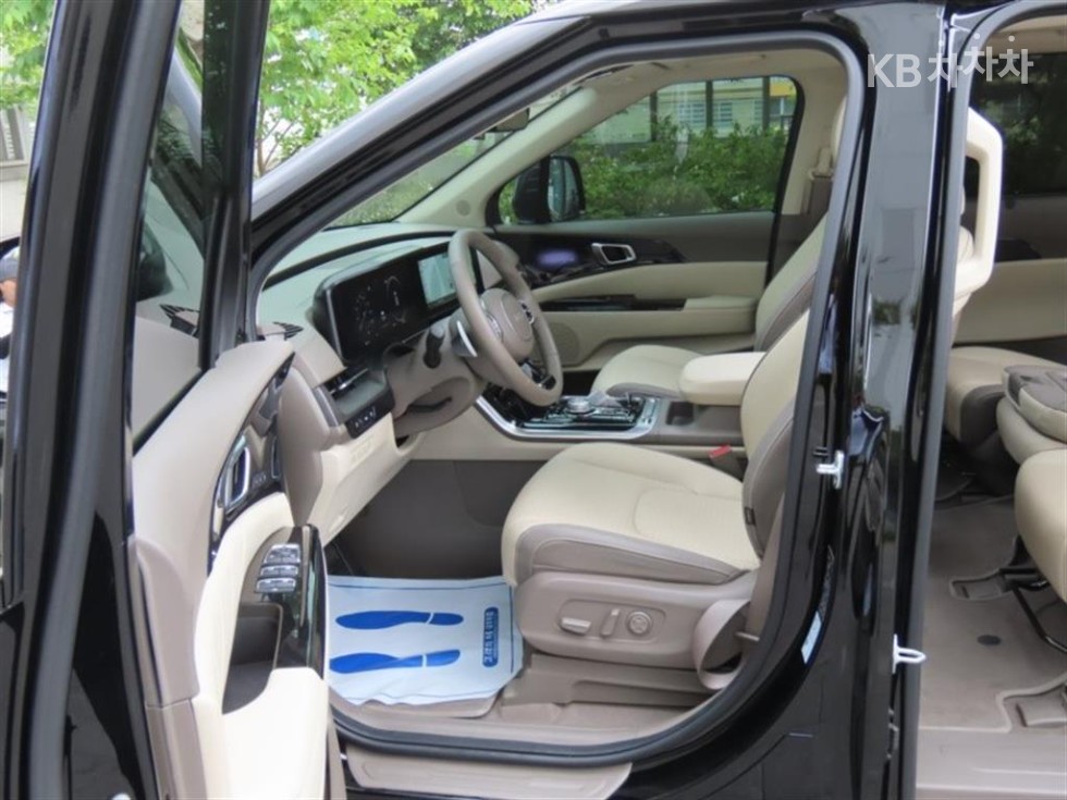2023 - kia carnival