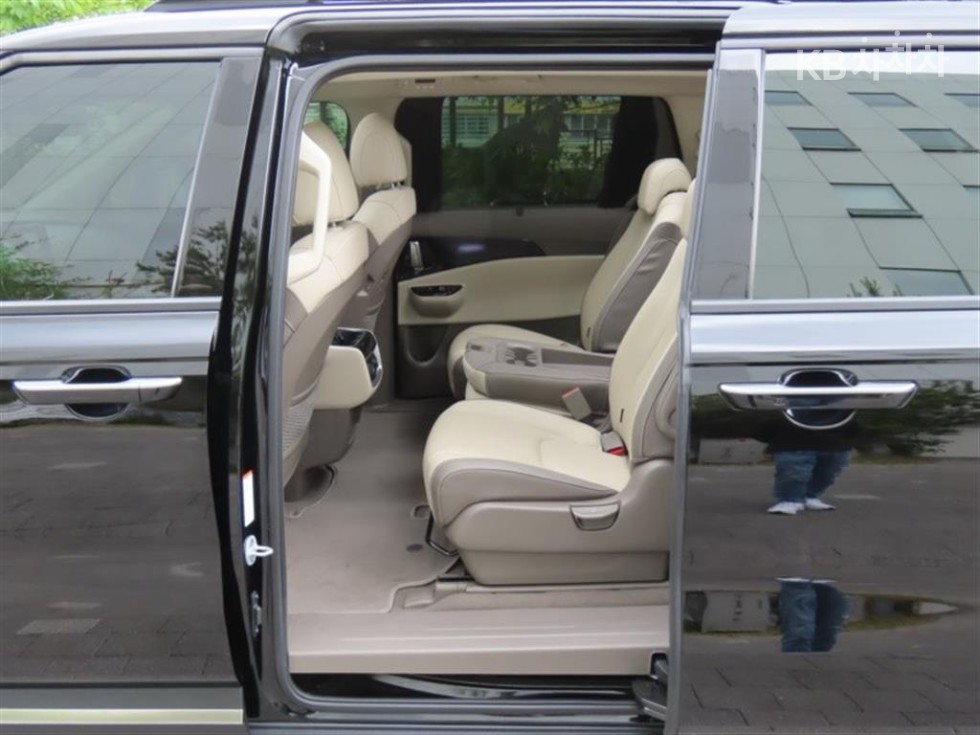 2023 - kia carnival