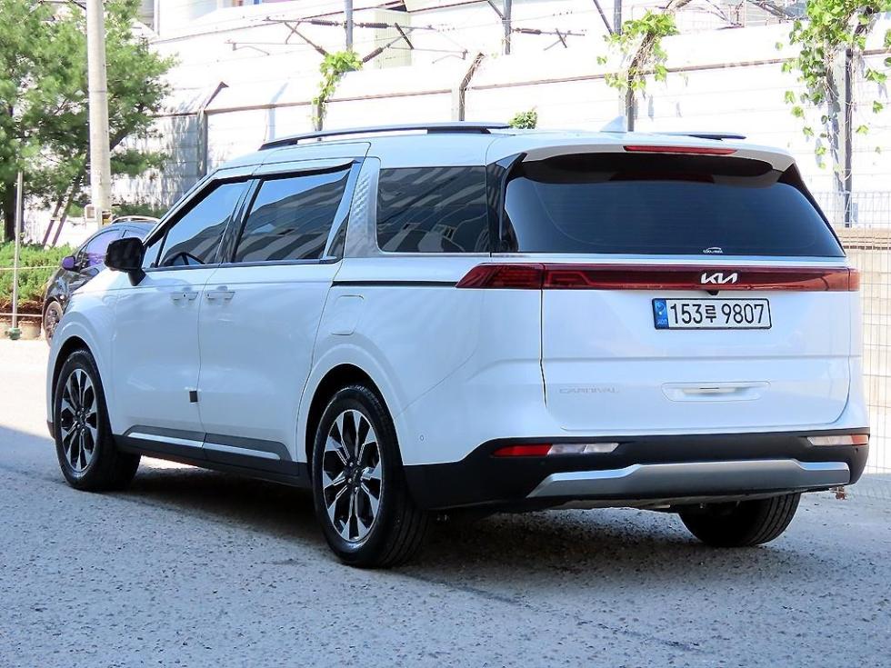 2022 - kia carnival